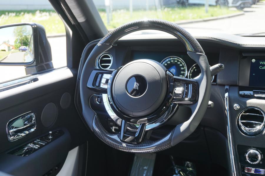 Панель приборов Rolls-Royce Cullinan by Mansory 2019 года  (фото 5 из 27)